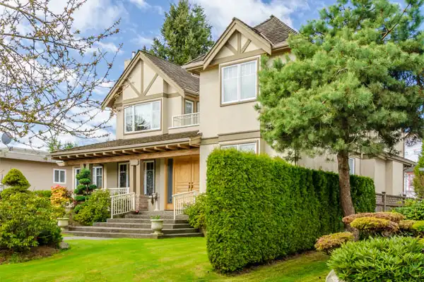 Home-Generator_shutterstock_1938635986